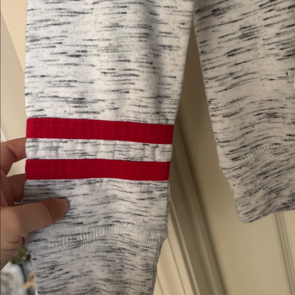 J. America Women’s XL Gray and Red Kansas City Chiefs Sweatshirt - Picture 4 of 6